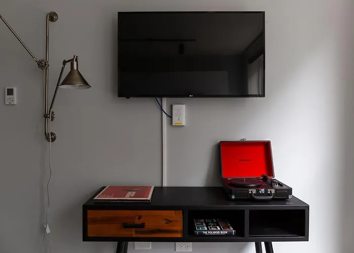 The Plymouth Deluxe Suites By Sonder Chicago
