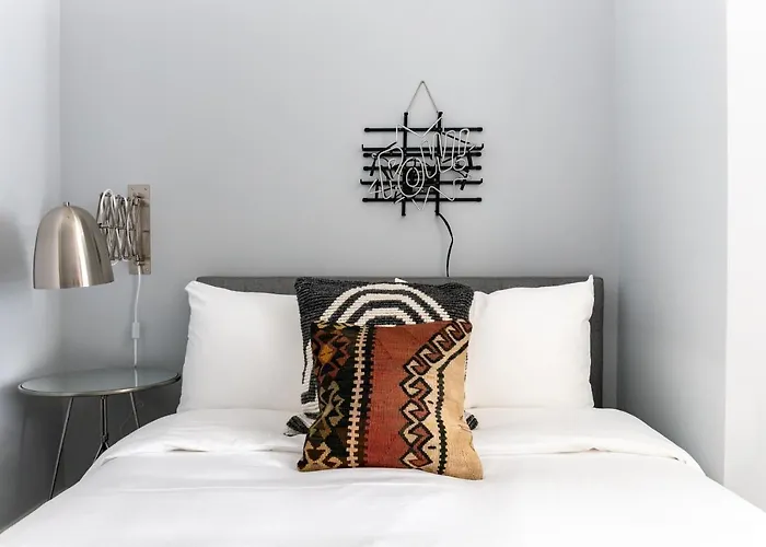 The Plymouth Deluxe Suites By Sonder
