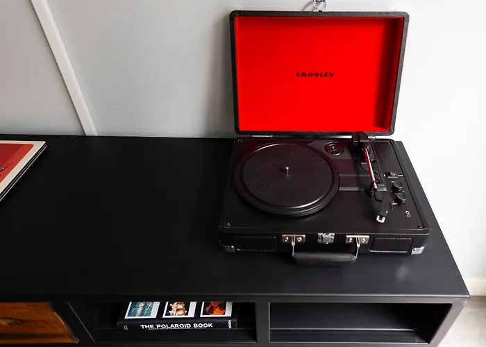 The Plymouth Deluxe Suites By Sonder