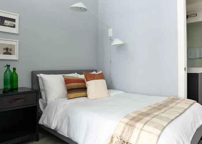The Plymouth Deluxe Suites By Sonder Aparthotel Chicago