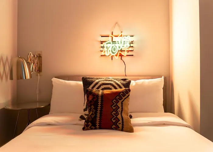 The Plymouth Deluxe Suites By Sonder