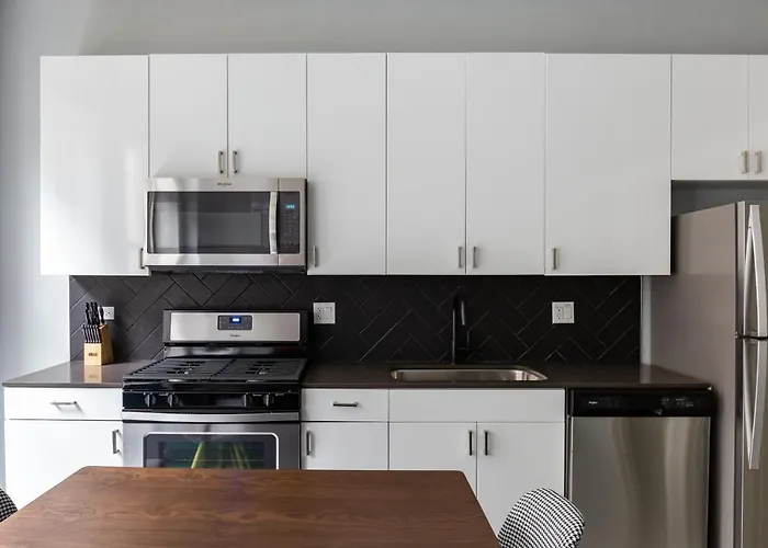 The Plymouth Deluxe Suites By Sonder * Chicago