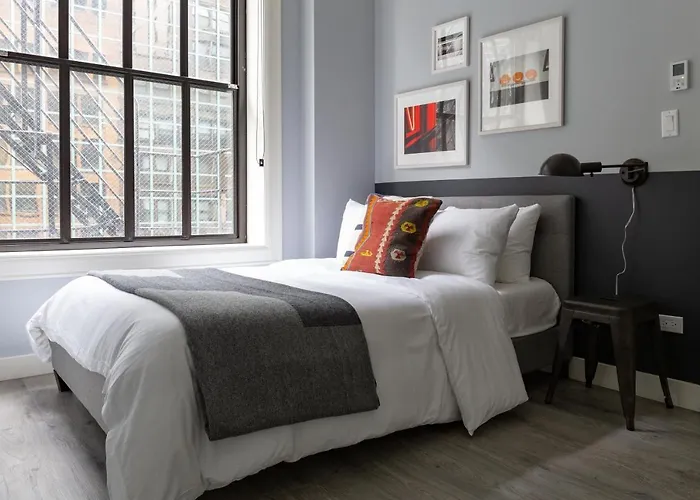The Plymouth Deluxe Suites By Sonder Chicago