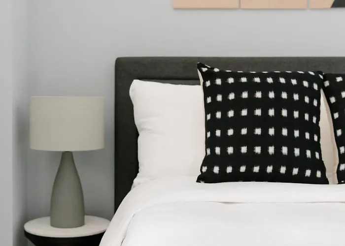 The Plymouth Deluxe Suites By Sonder Aparthotel