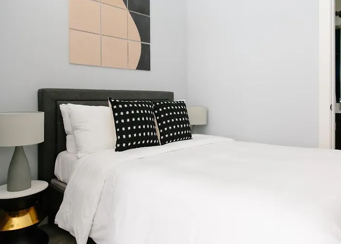 The Plymouth Deluxe Suites By Sonder *