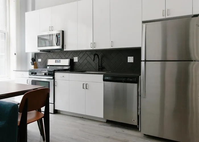The Plymouth Deluxe Suites By Sonder Chicago
