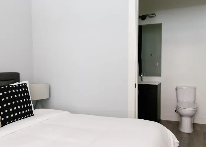 The Plymouth Deluxe Suites By Sonder Chicago