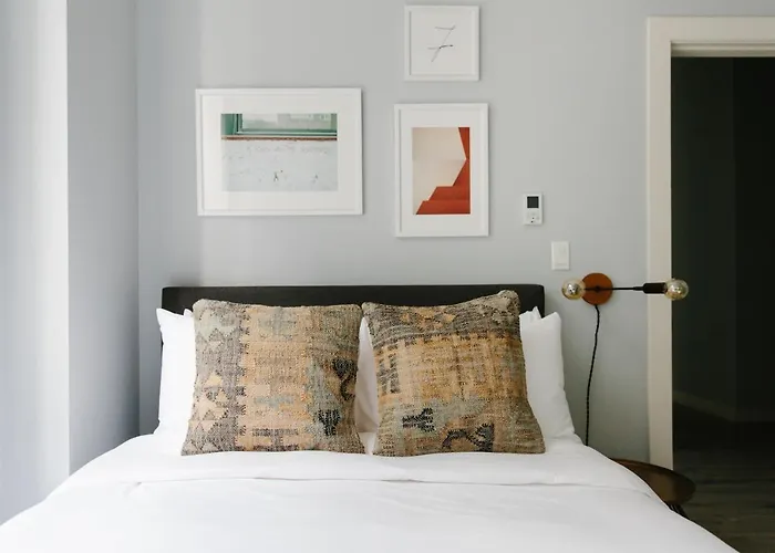 The Plymouth Deluxe Suites By Sonder Aparthotel Chicago